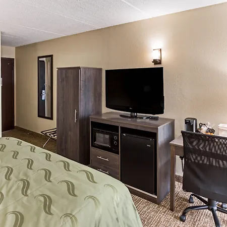 Quality Inn & Suites Plattsburgh-2
